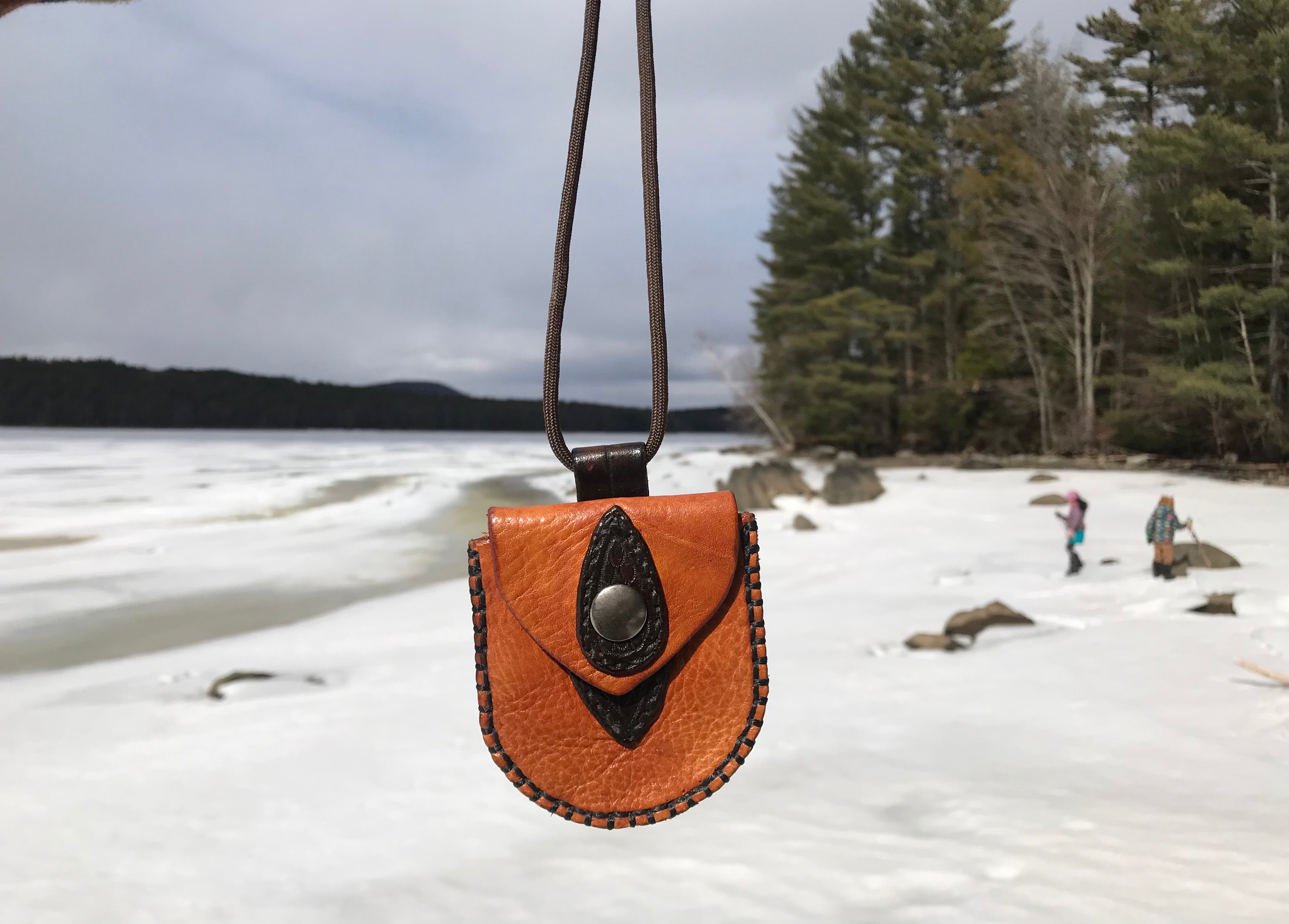 The Nipper neck pouch – Boreal Row