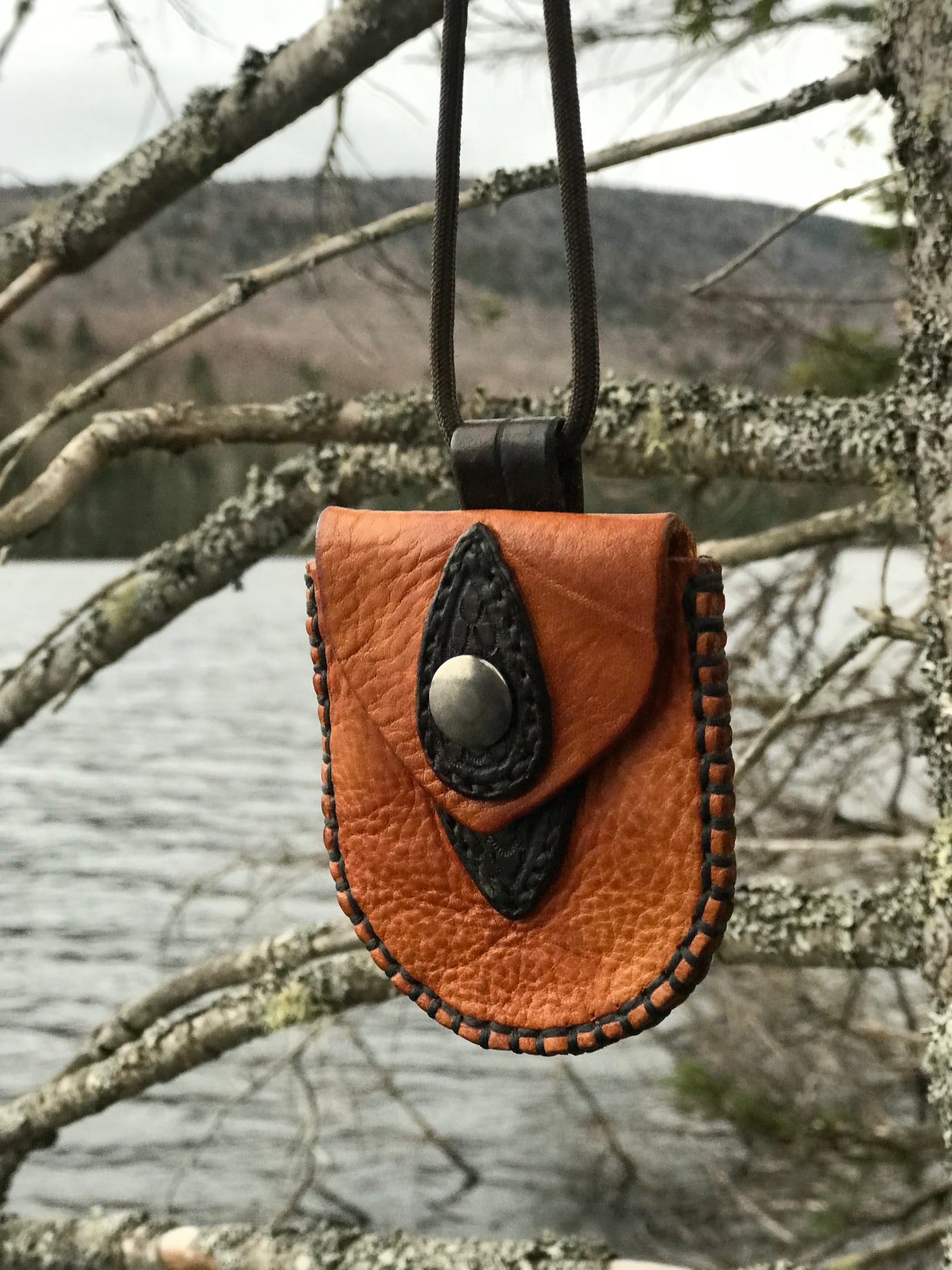 The Nipper neck pouch